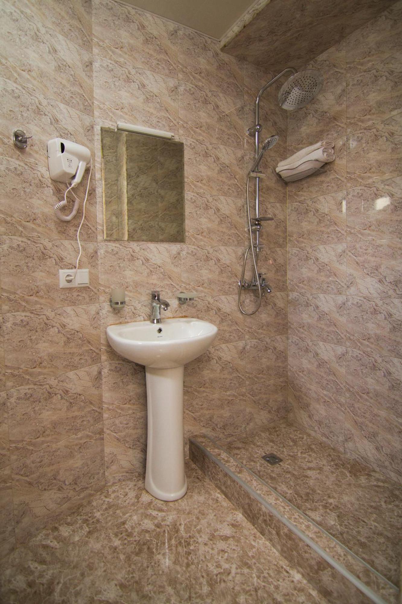 Hotel Care Inn Тбилиси Экстерьер фото
