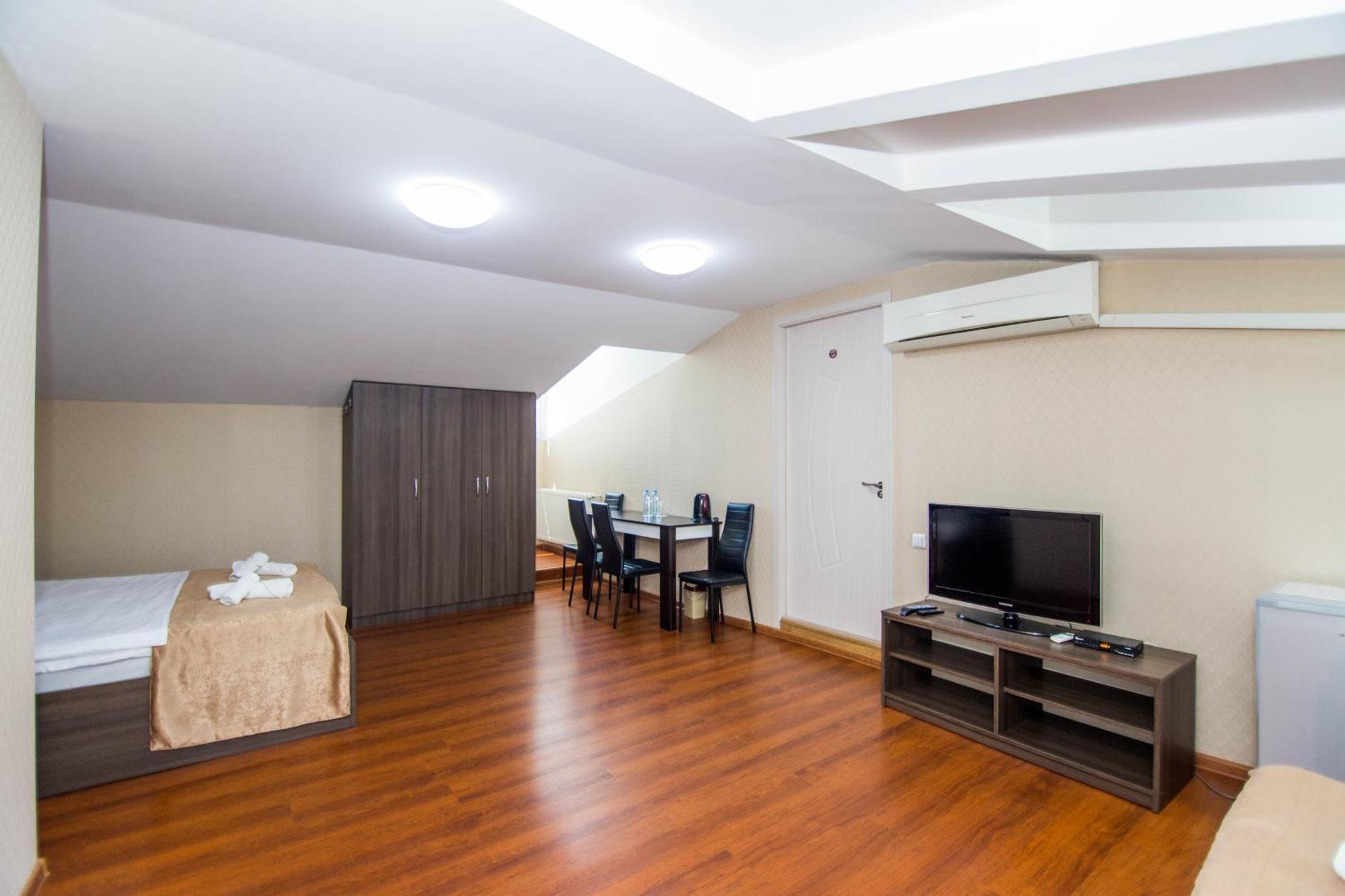 Hotel Care Inn Тбилиси Экстерьер фото