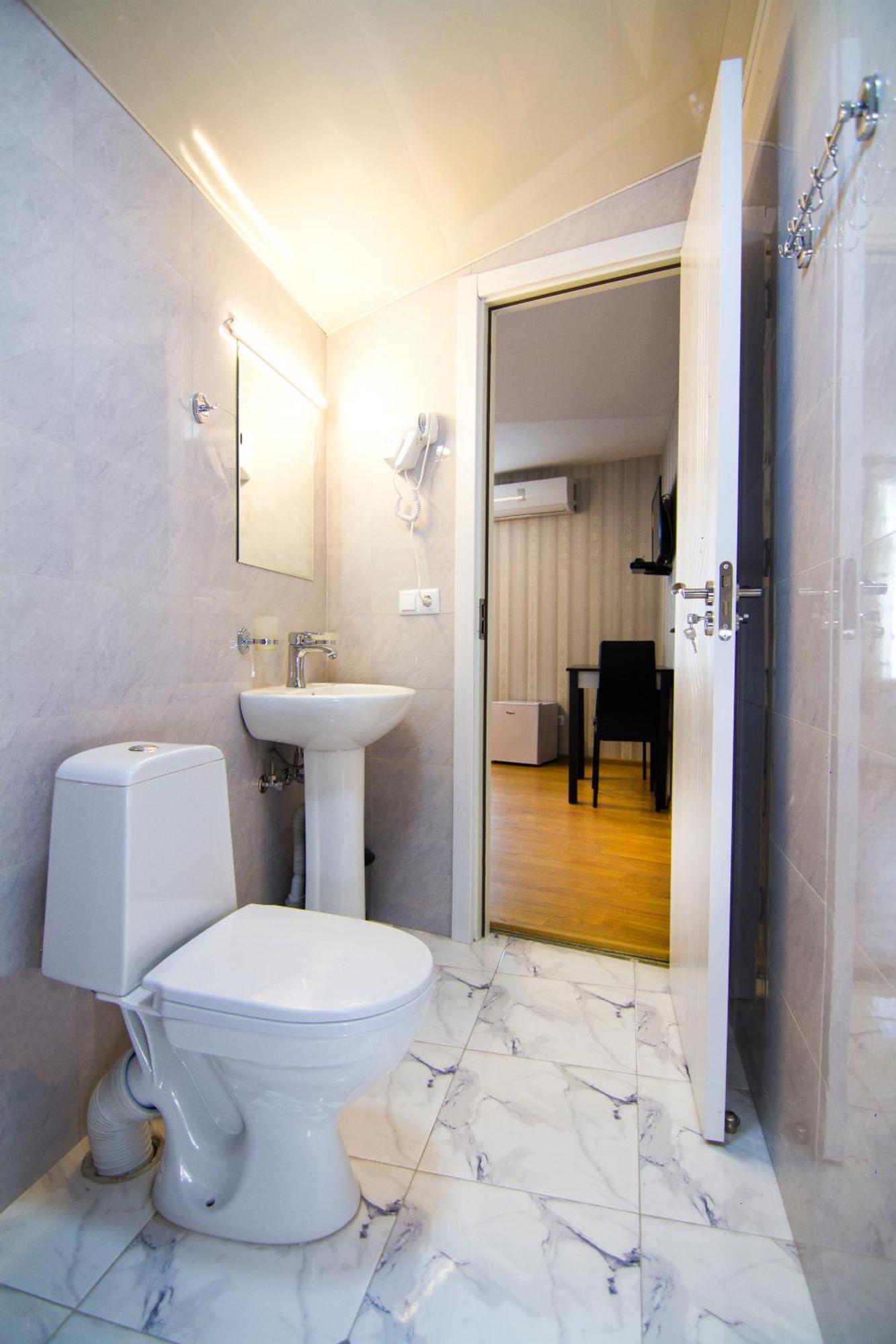 Hotel Care Inn Тбилиси Экстерьер фото